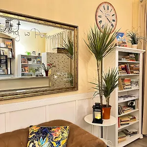 Hostal Explorer Old Town & #don't Be A Tourist, Be An Explorer! Poznan